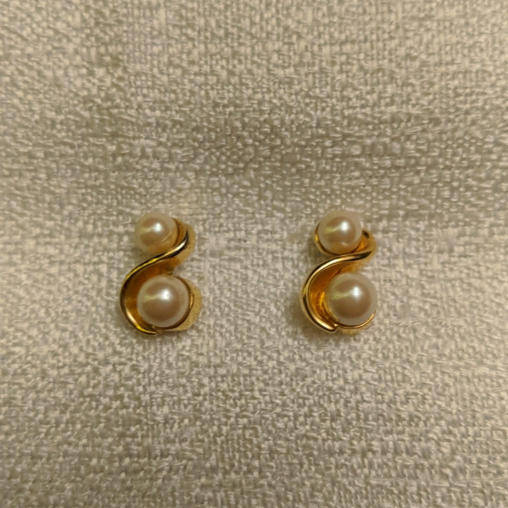 Vintage Gold plated faux pearl S-shaped earrings
